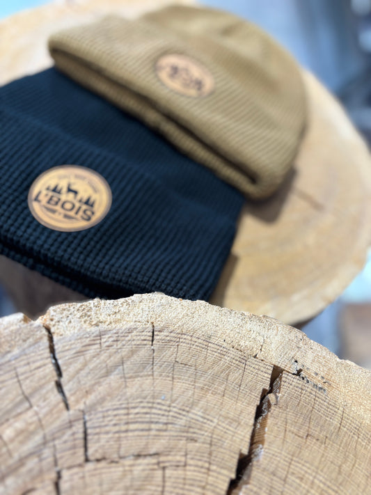 CHU BEN DANS L’BOIS • TUQUE BRUNE EN TRICOT