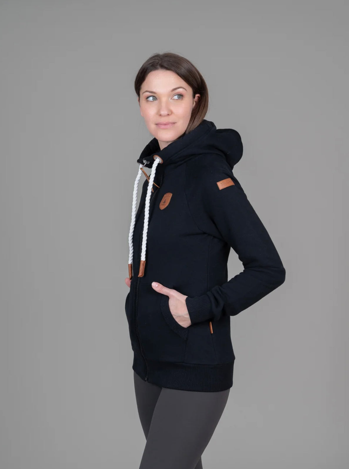 WANAKOME • HERA • NOIR • 70310